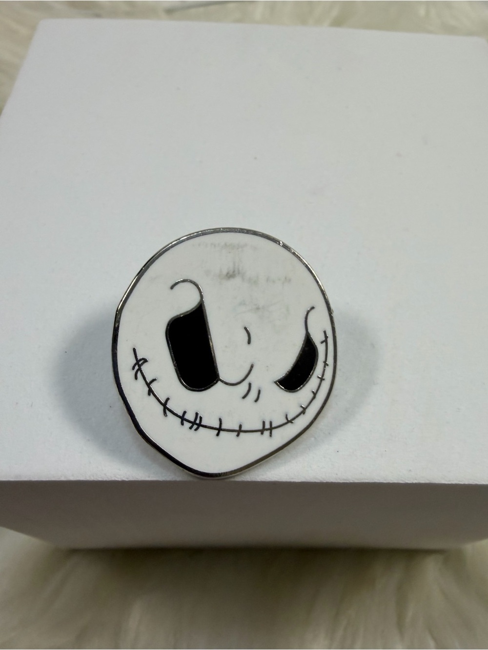 💙3/$20💙 DISNEY White & Black Jack Skellington Enamel Pin - Picture 1 of 3